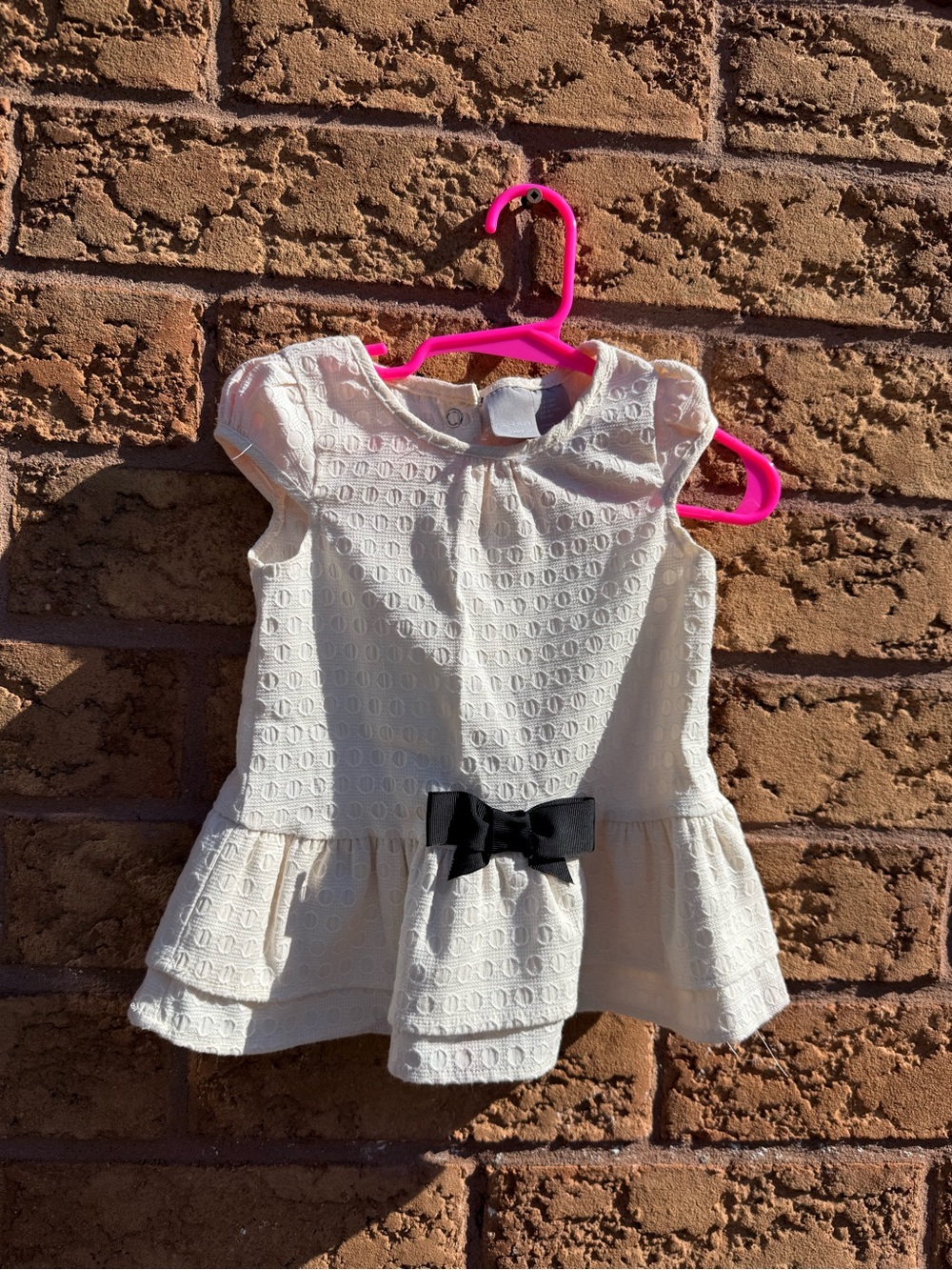 10/$25 • Tahari Textured Peplum Bow Detail Blouse